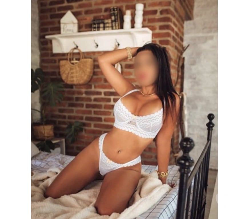 Escorts Hampshire Rushmoor - Photos for LIA BRAZILIAN 🇧🇷 NEW IN TOWN 🍑🍒🔥