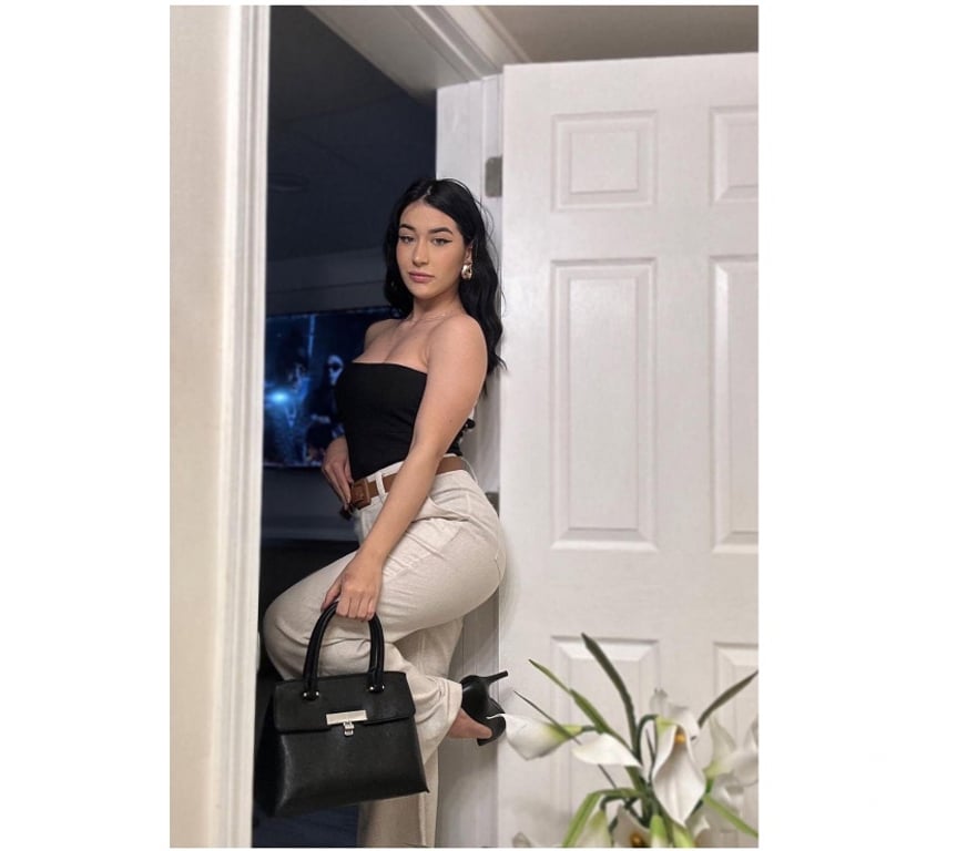 Escorts West Yorkshire Leeds - Photos for Brunette with big breasts 🔥🇧🇷