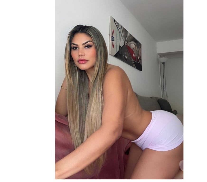 Escorts Surrey Elmbridge - Photos for Bella Hot Brazilian 🇧🇷 Sexy and Horny🔥 Party girl