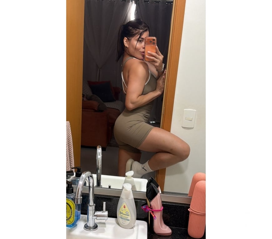 Escorts Greater Manchester Wigan - Photos for Hot Brunette GFE