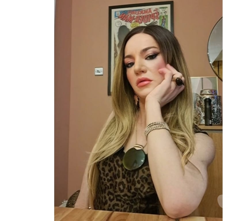 Trans Escorts North West London Colindale - North West London - Photos for Tiny Brazilian Vers Top