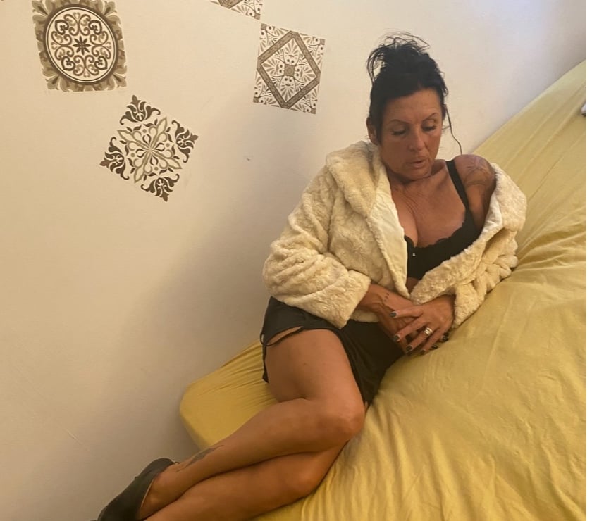 Saint Johns - Woking — NEW HUNGARIAN MILF IN WOKING.