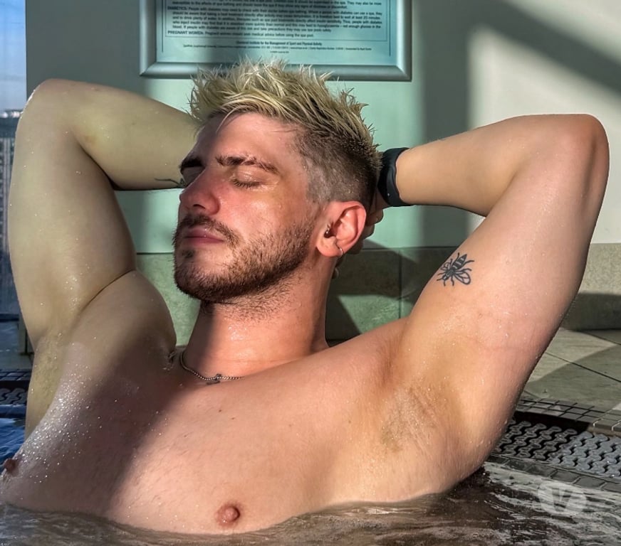  Gay massage Glasgow Glasgow City Centre - Glasgow - Photos for 6ft, XL & confident northerner. Avl for In Outcalls😉