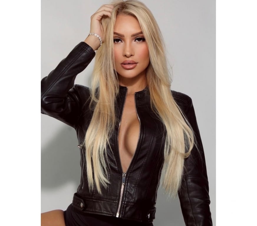 Escorts West London Acton Central Station - West London - Photos for 💯 REAL PIC 🔥 ATTRACTIVE GIRL FOR COMPANY 💋