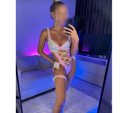 Escorts Shipley Bradford - Photos for Luxury Company with a Beautiful Blonde