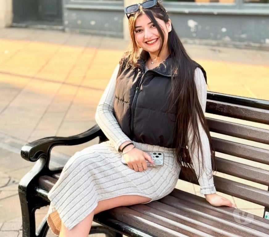 Escorts Cardiff Cardiff City Centre - Cardiff - Photos for Hot and crazy indian woman Bhoomi Outcall services