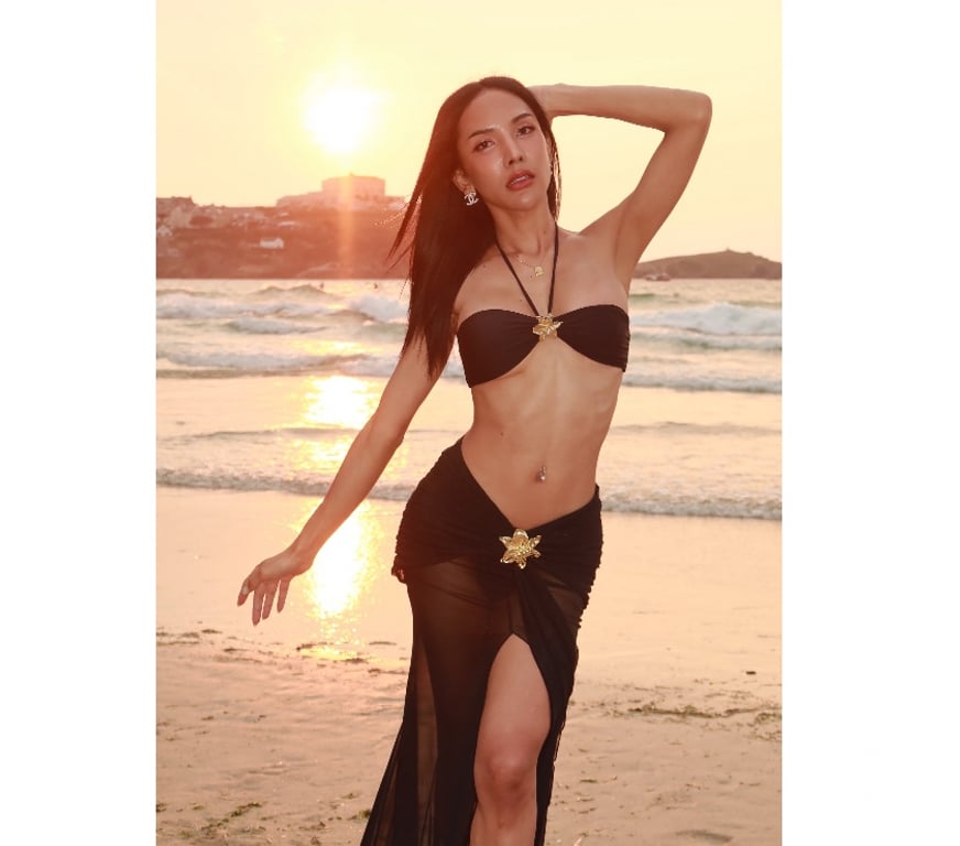 Escorts Essex Brentwood - Photos for Thai Model TS Emily