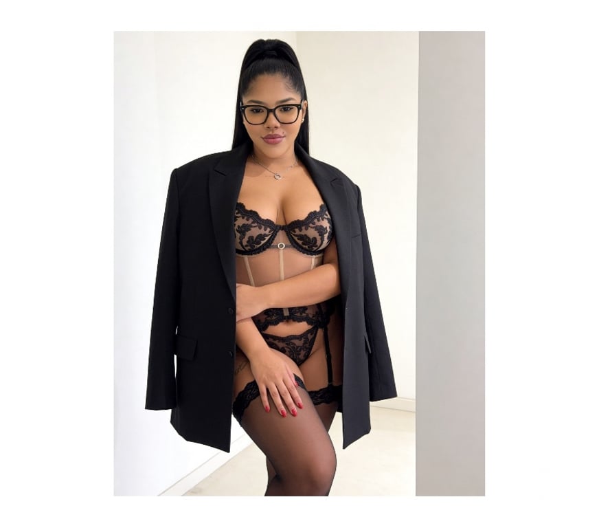 Escorts South East London Bromley - Photos for 🔥 CURVY BRUNETTE BOMBSHELL - BR1- BROMLEY 🔥