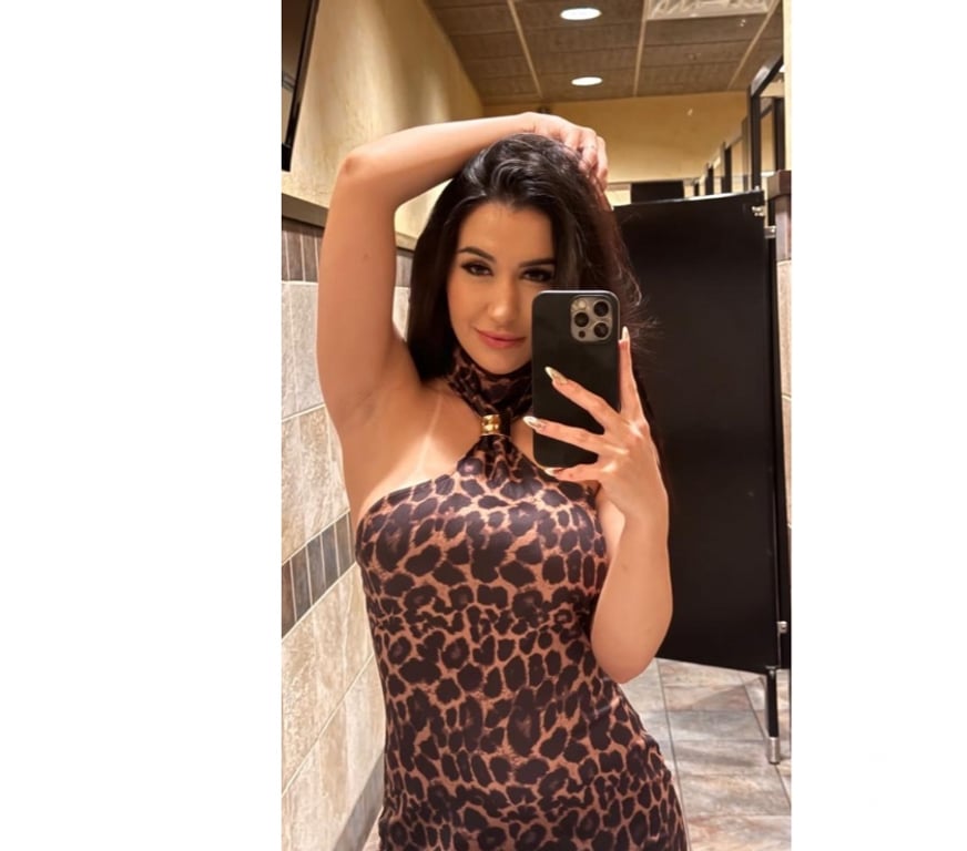 Escorts West Midlands Birmingham - Photos for Brazilian woman with big boobs and a big butt 🔥🇧🇷