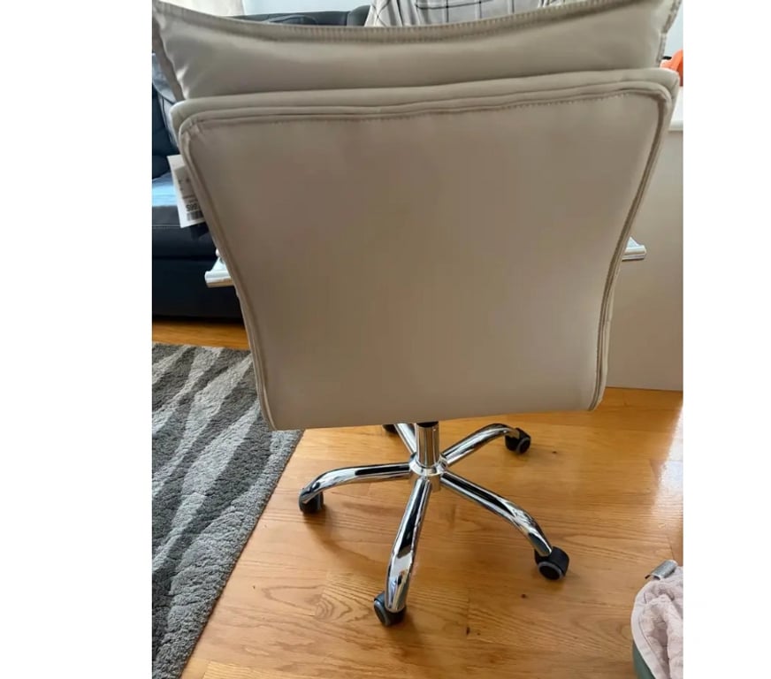 Office Furniture & Pro equipment Cornwall London Apprentice - Cornwall - Photos for Cream Leather Office Chair – Chrome Base