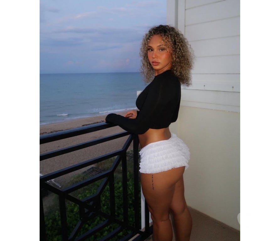 Escorts Merseyside Liverpool - Photos for Elegance, curves, and a company you’ll remember🌸