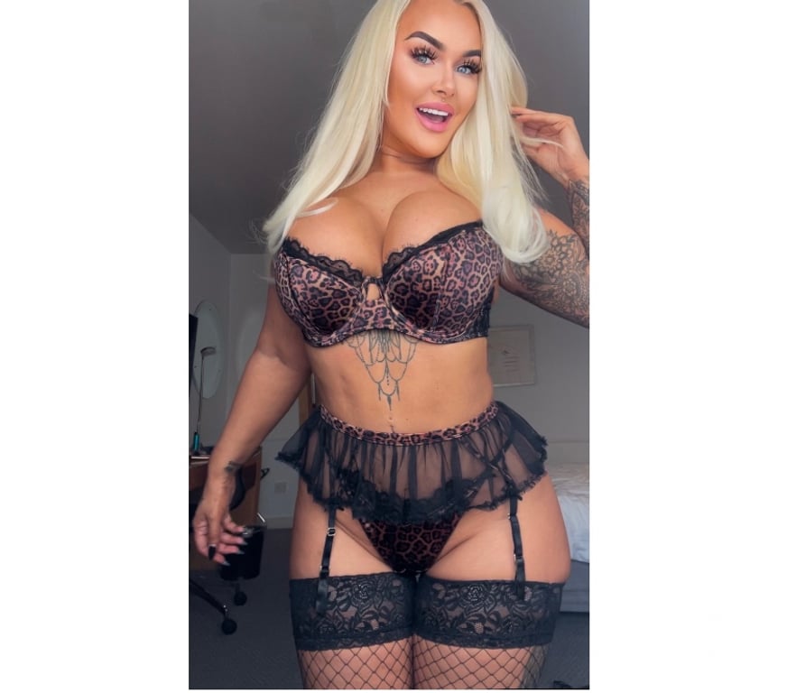 Escorts Tyne and Wear Sunderland - Photos for ENGLISH 🏴󠁧󠁢󠁥󠁮󠁧󠁿 BOMBSHELL PORSCHE