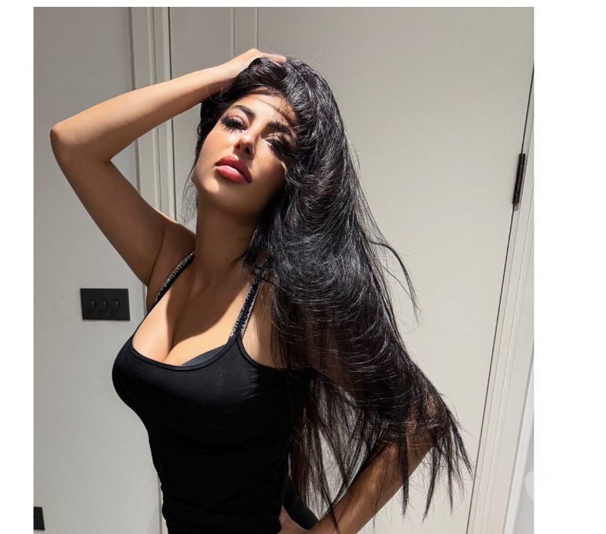 Escorts East London Upton Park - East London - Photos for 🖤Julie✨ Your Ultimate Escape with a Hot Beauty ✨