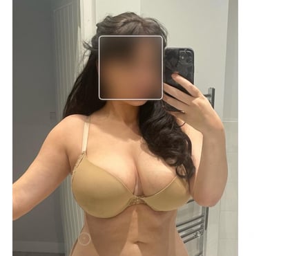 Escorts Ashton-Under-Lyne Tameside - Photos for Stunning curves Natural 36G Bust