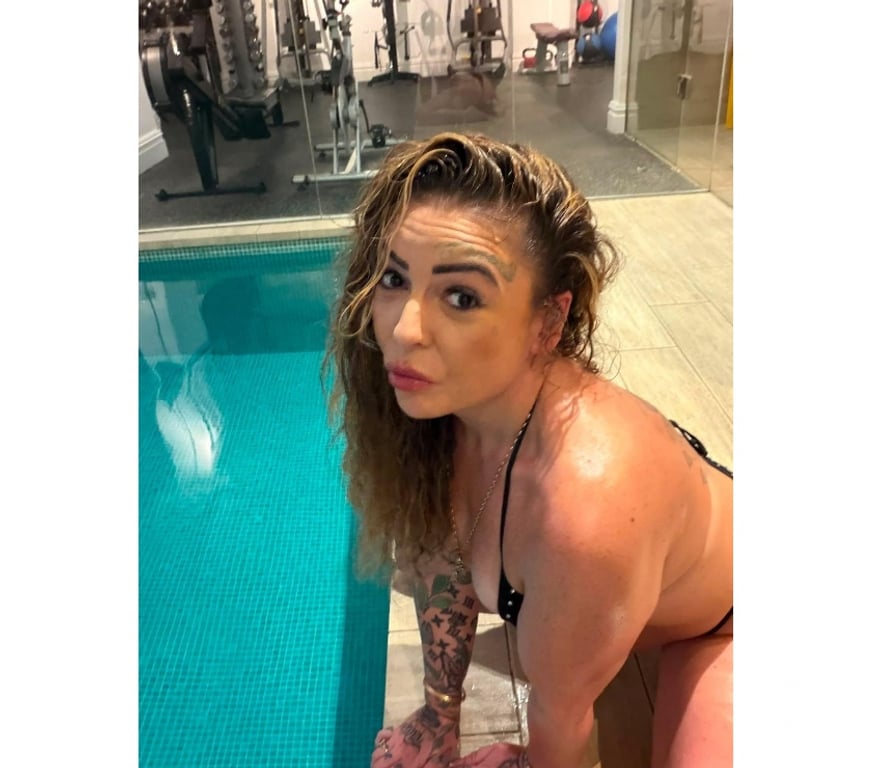Escorts Dorset Bournemouth, Christchurch and Poole - Photos for Curvy 33yo Discreet genuine curly long hair