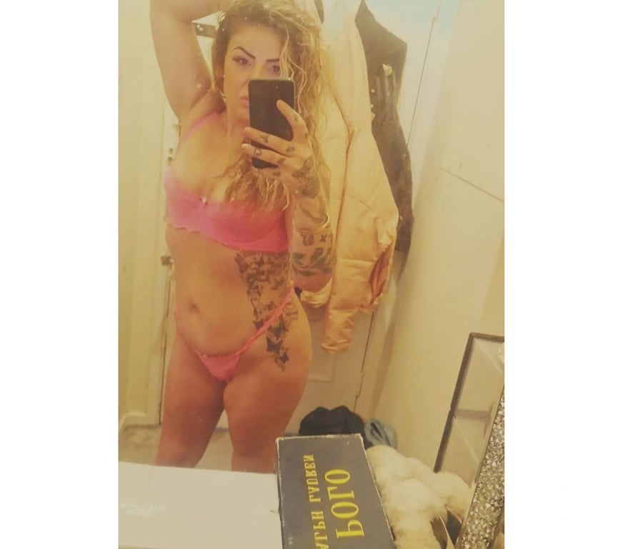 Escorts Dorset Bournemouth, Christchurch and Poole - Photos for Curvy 33yo Discreet genuine curly long hair