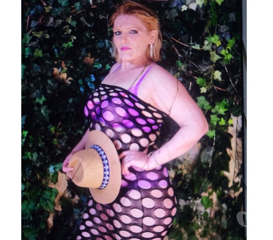 Escorts Surrey Woking - Photos for Naughty Milf in Woking.