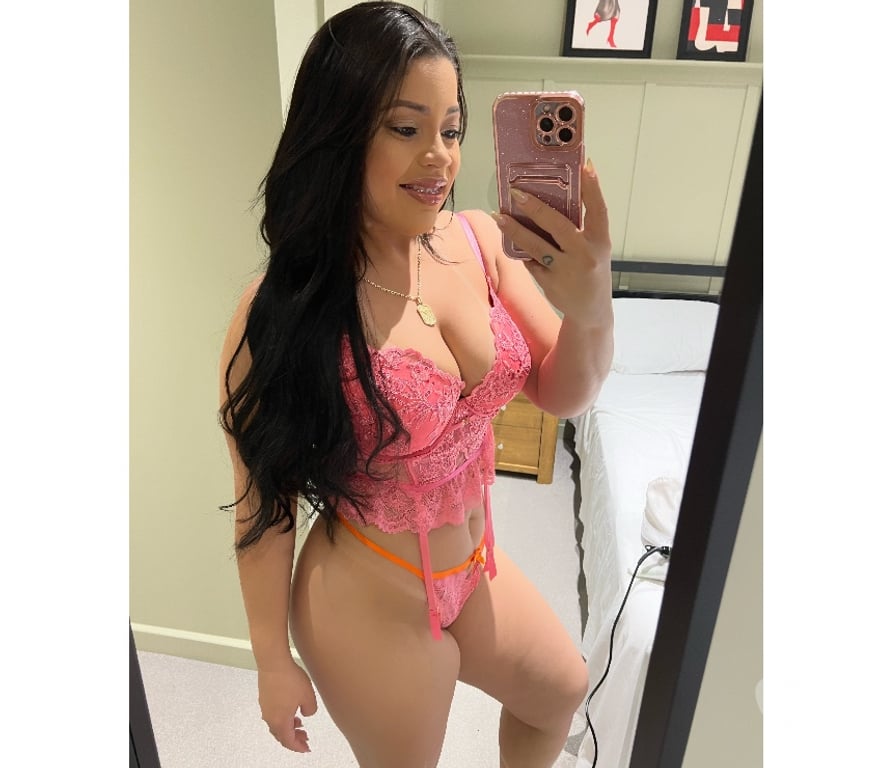Escorts Essex Basildon - Photos for Bruna Hot brunette🇧🇷🥂 for your party🔥