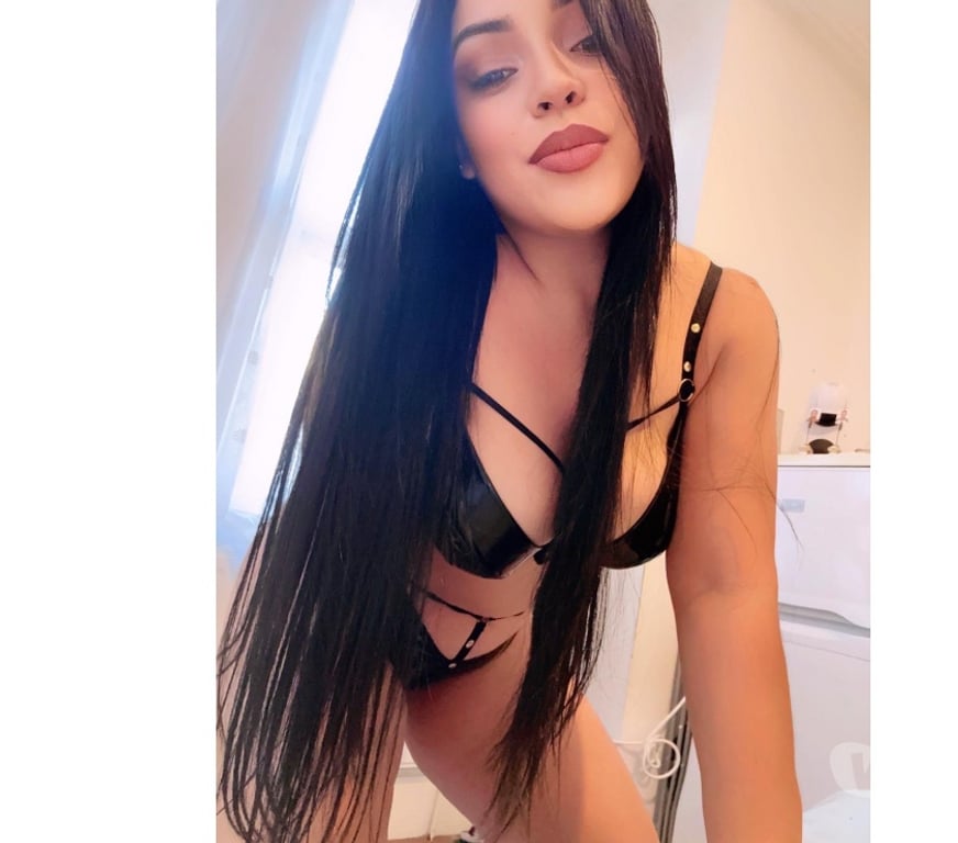 Escorts Essex Basildon - Photos for Bruna Hot brunette🇧🇷🥂 for your party🔥