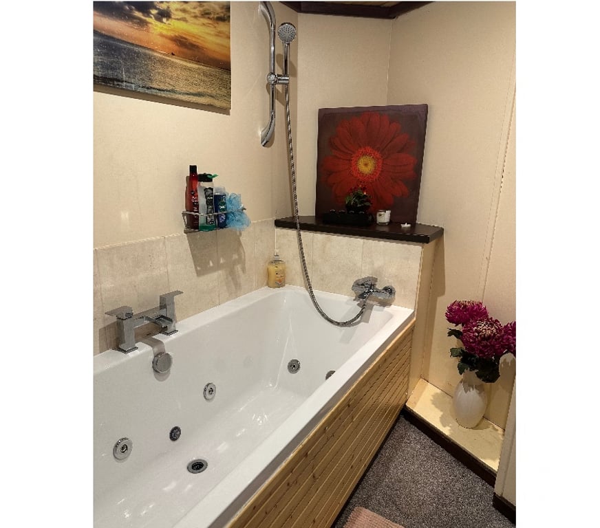 Escorts Leicestershire Leicester - Photos for Relaxing massage in Jacuzzi and Sauna room!!