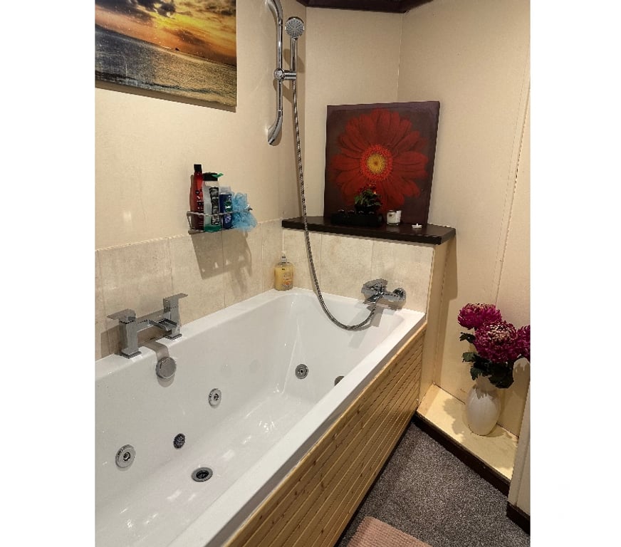 Escorts Leicestershire Leicester - Photos for Relaxing massage in Jacuzzi and Sauna room!!