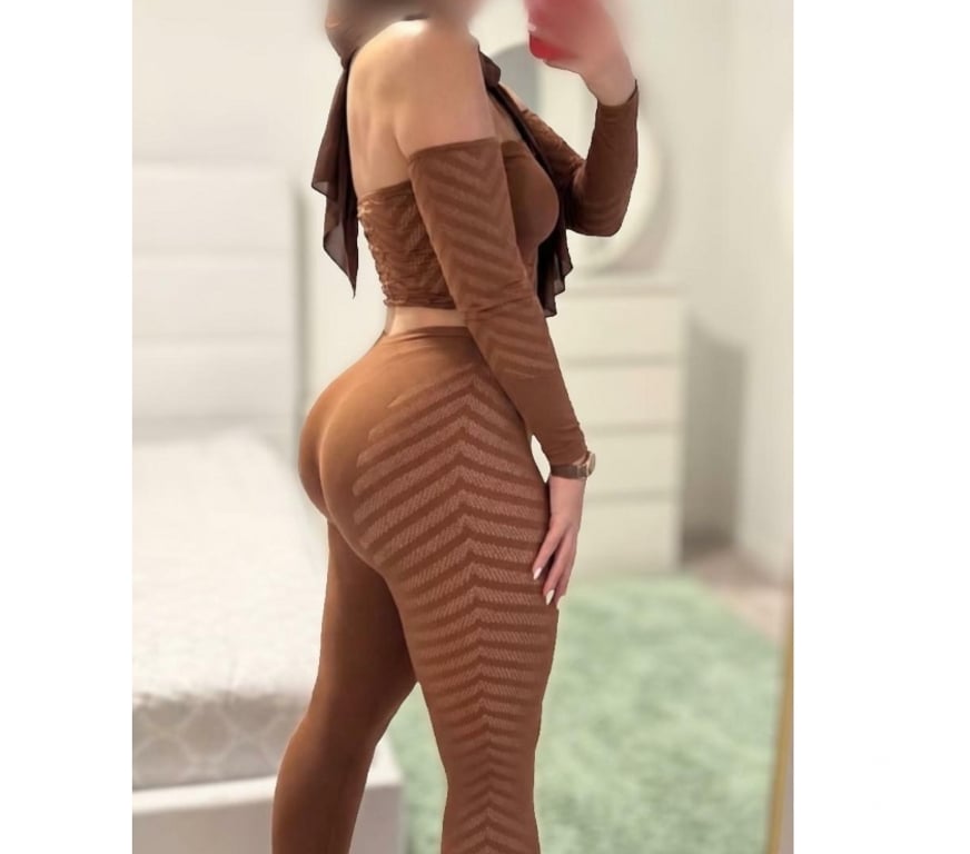 Escorts West Yorkshire Leeds - Photos for Outcalls only. British Nikaabi
