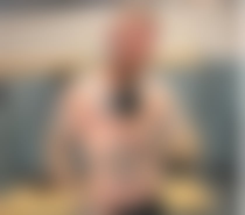 Discreet and Confident male offering a female service only