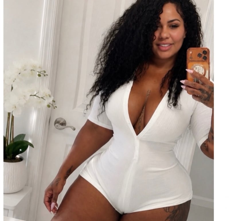 Escorts East London Mile End - East London - Photos for Sophisticated Companion – Discreet, Elegant & Genuine