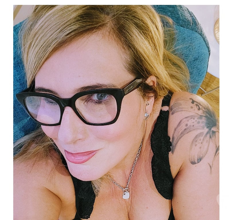 Escorts Lincolnshire North East Lincolnshire - Photos for English curvy temptress Rachel