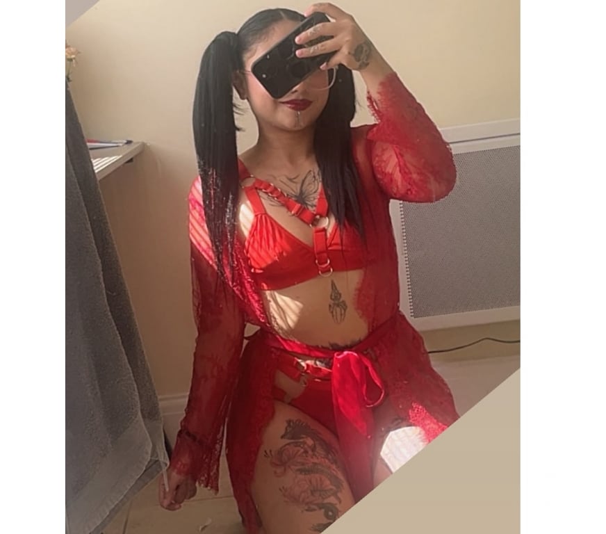 Escorts East London Pudding Mill Lane - DLR Station - East London - Photos for YOUR PETITE SWEET HOTTER THAN EVER🔥