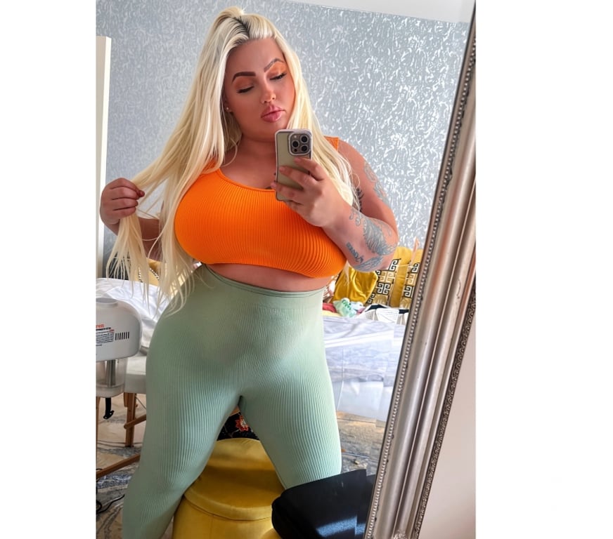 Escorts Oxfordshire Cherwell - Photos for Maggie Curvy Milf Bicester this week 😍😍