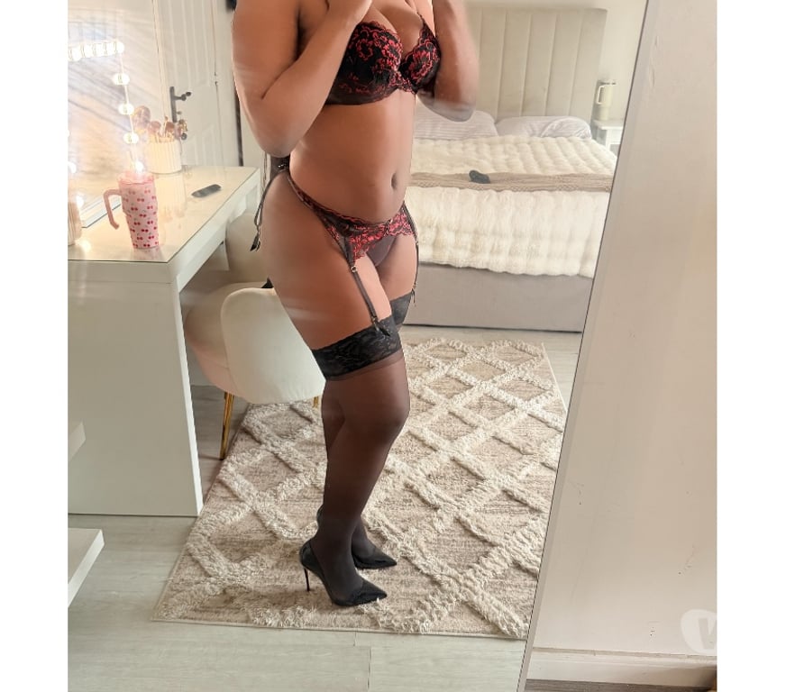 Escorts East London Royal Victoria - DLR Station - East London - Photos for BIG BOOTY EBONY