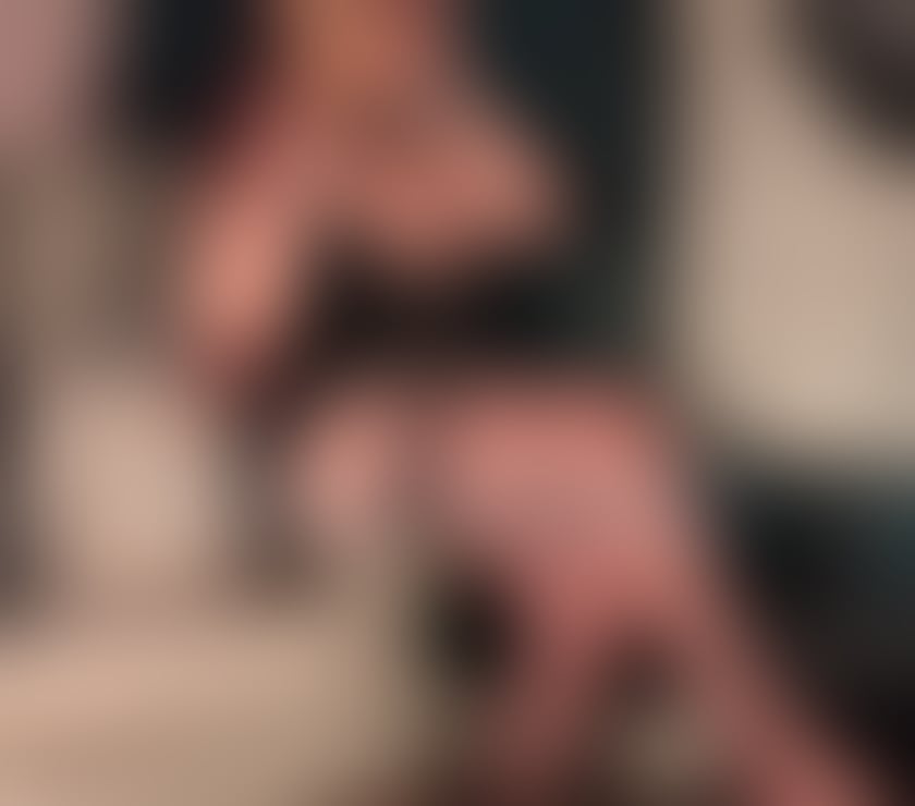 Escorts Buckinghamshire Milton Keynes - Photos for Divine Domino Busty Dominatrix in Central Milton Keynes