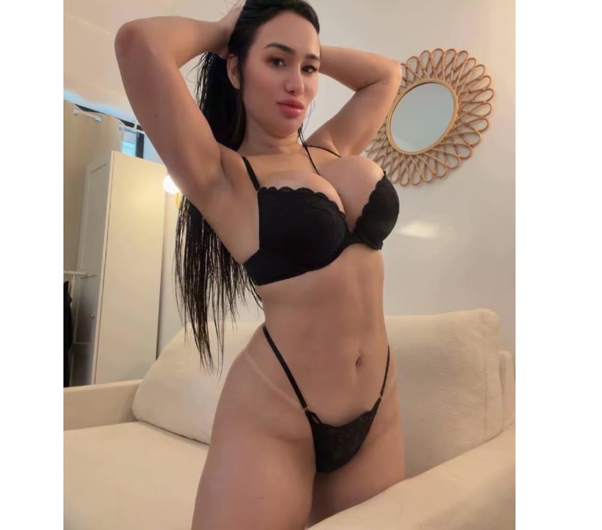 Escorts North West London Harrow - Photos for ⭐NEW IN HARROW ✨PARTY GIRL 🍾🥂 SEXY AND KIND ❤️