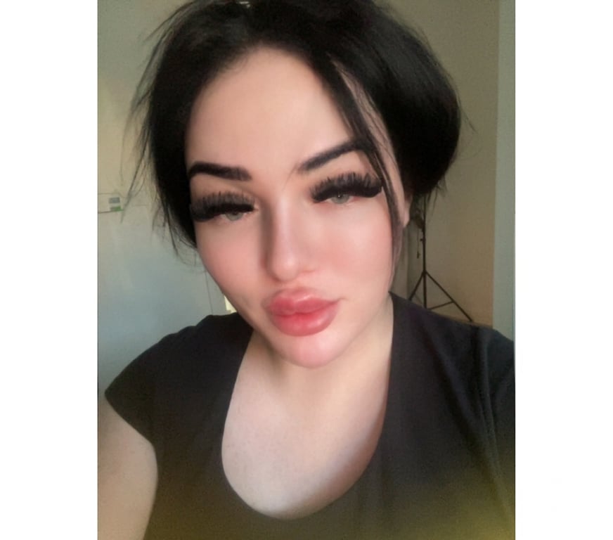 Trans Escorts West London Paddington - West London - Photos for 7inch Irish curvy trans girl in Perivale west london