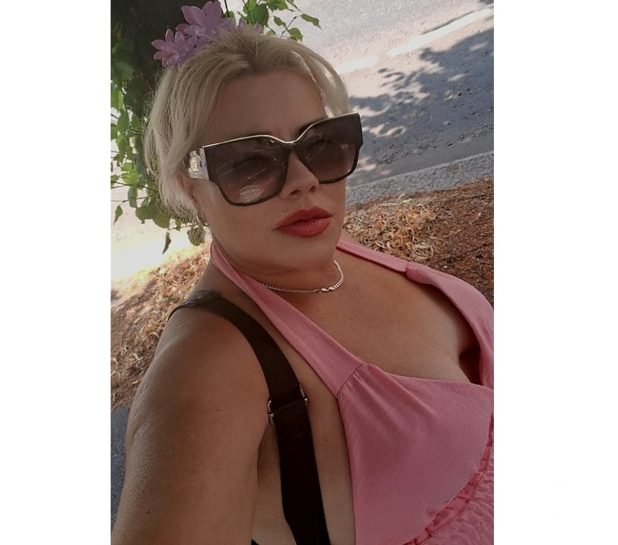Escorts North London Edmondton Green Station - North London - Photos for Hi Guy’s! My name is Alexa im very friendly Hungarian milf