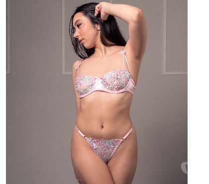 Escort Liverpool City Centre Liverpool - Photos for Slim girl, first time in tow , horny girl