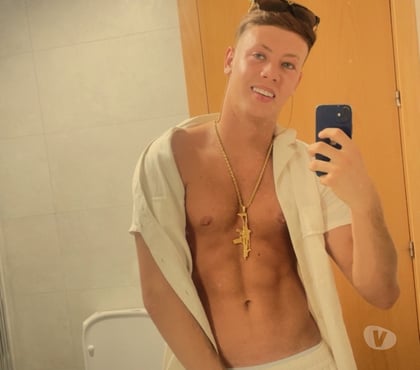 Gay escorts Leeds City Centre Leeds - Photos for Lewis gay escort