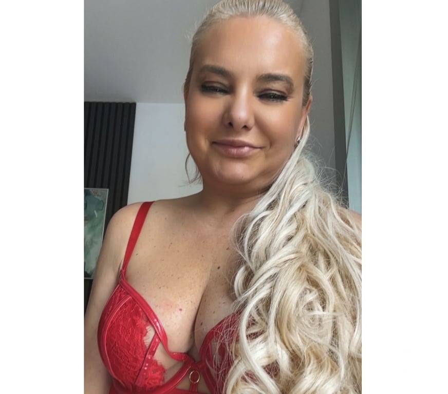Escorts Wiltshire Swindon - Photos for Hello guys, new in town 🌸