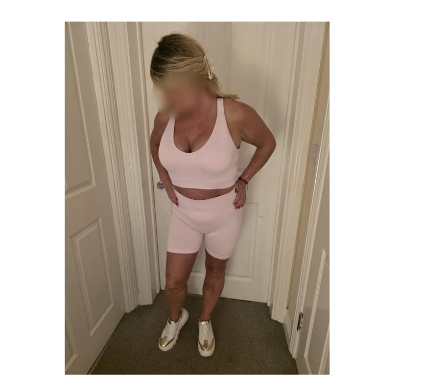Escorts West Yorkshire Leeds - Photos for Classy Mature Ivone