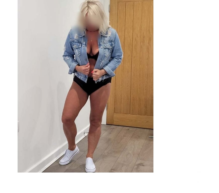 Escorts West Yorkshire Leeds - Photos for Classy Mature Ivone