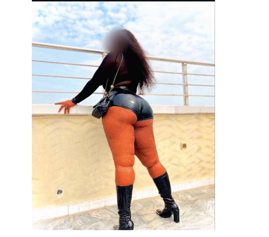 Escorts East London Redbridge - Photos for 👑 CLASSY, CURVY & COMPLETELY REAL 👑