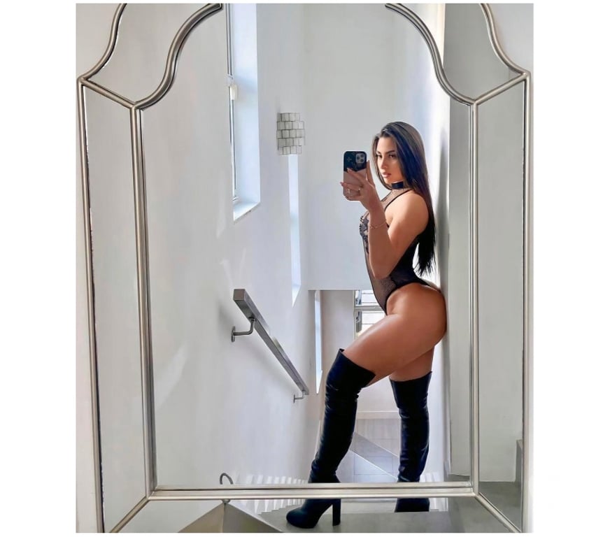 Escorts South West London Richmond upon Thames - Photos for sexy and pretty Bia brazilian party girl 😈