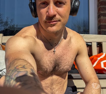  Gay massage Surrey Quays Station South East London - Photos for Hairy Italian Escort Available