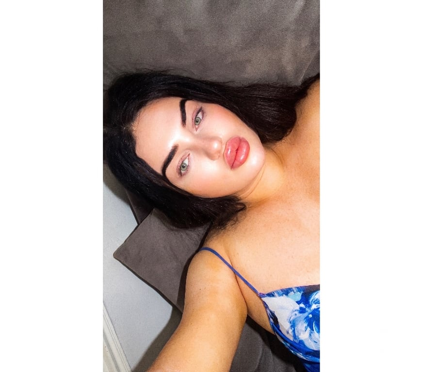 Trans Escorts Bedfordshire Luton - Photos for 7inch Irish curvy trans girl in Luton town centre