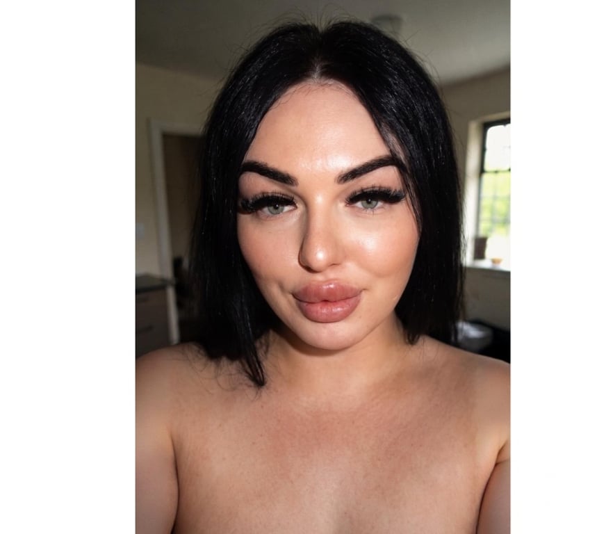 Trans Escorts Bedfordshire Luton - Photos for 7inch Irish curvy trans girl in Luton town centre