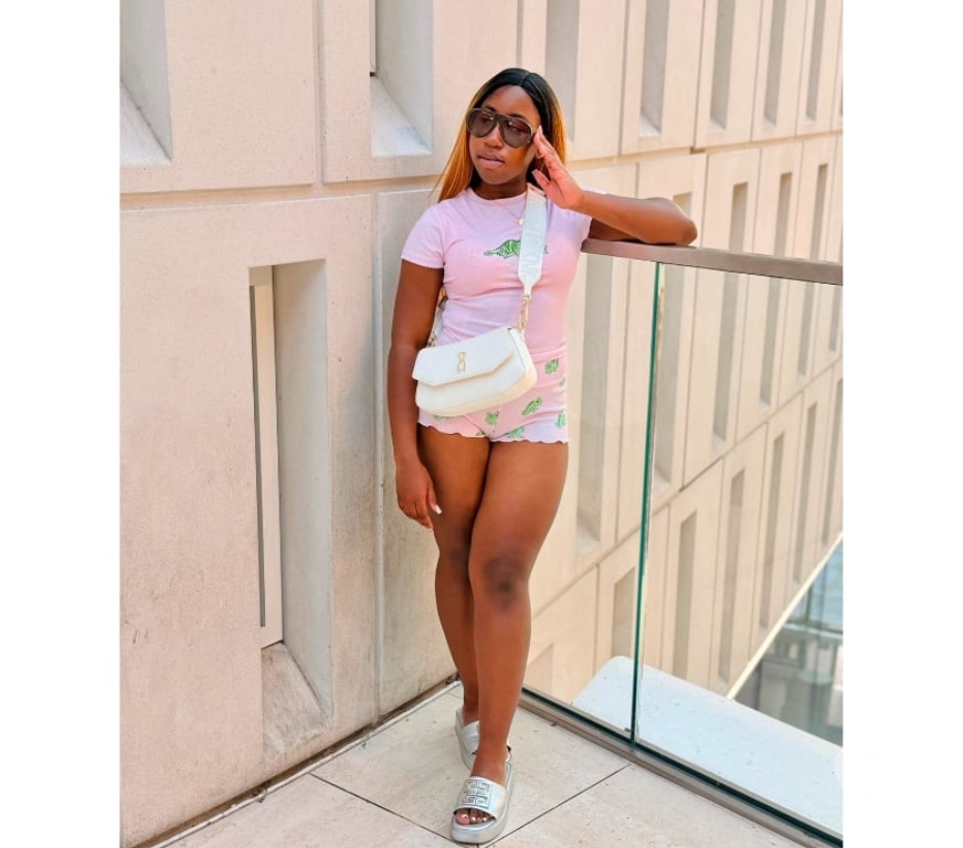 Escorts West London Holland Park - West London - Photos for YOUNG EBONY CARIBBEAN COMPANION 🥵