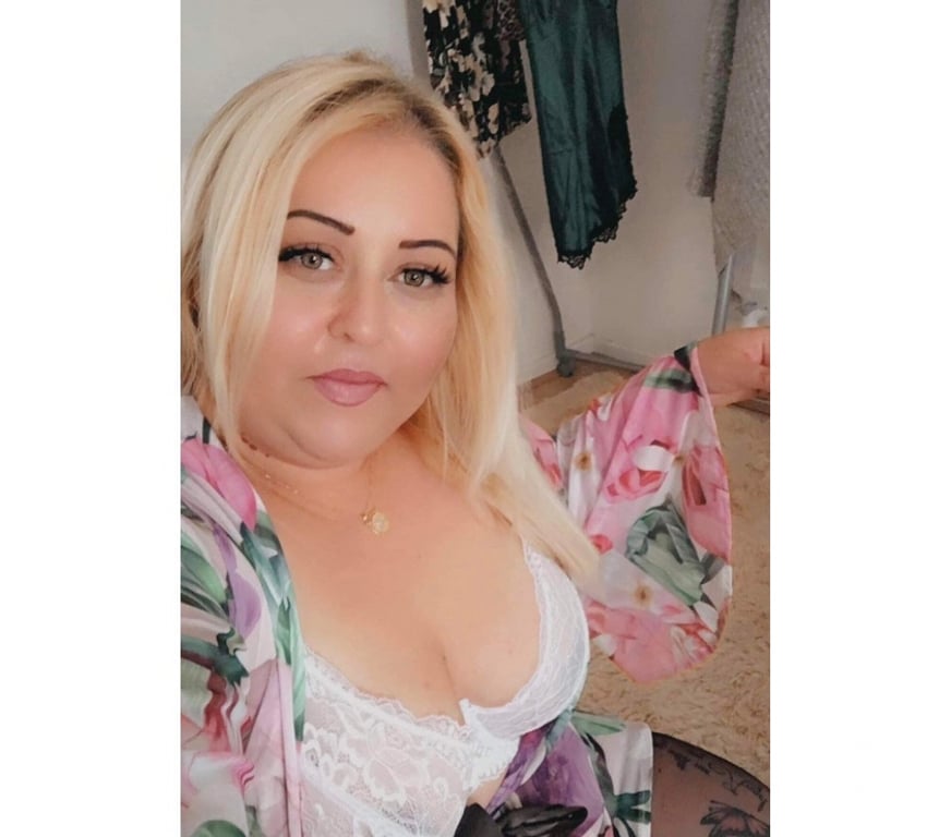 Escorts Kent Medway - Kent - Photos for Hi Gentlemen I’m Amanda nice massages 💆