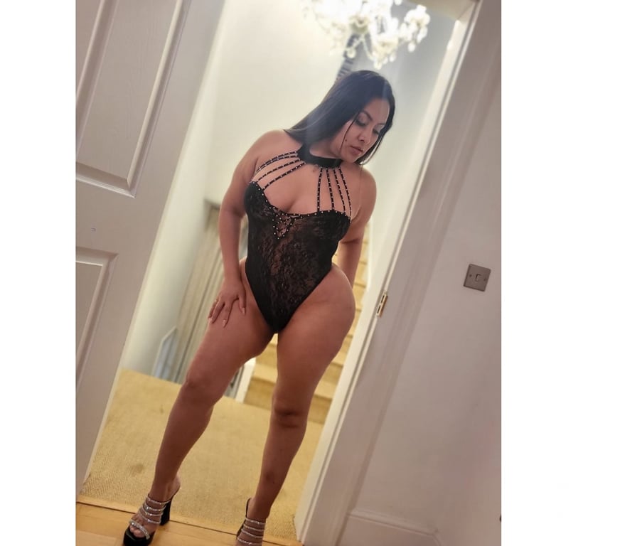 Escorts South East London Lewisham - Photos for Curvy Party Girl