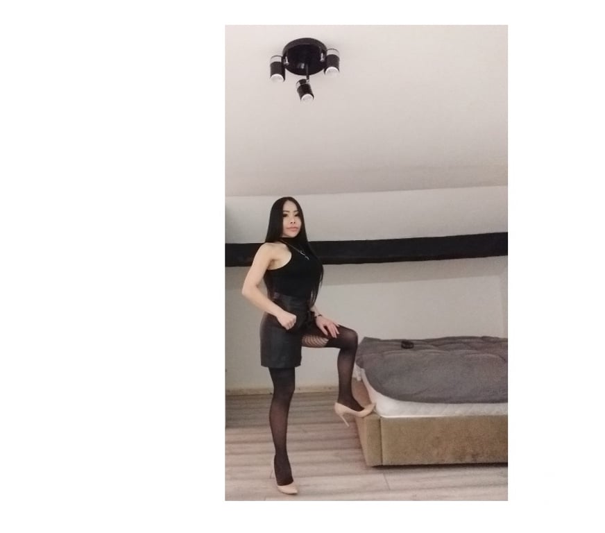 Escorts West Midlands Wolverhampton - Photos for 🔥NEW🔥Naughty Sexy Party Grls 👠🔥Wovlerhampton